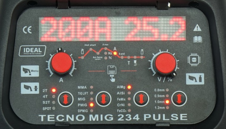 półautomat spawalniczy TECNO MIG 234 PULSE 4x4 posiada intuicyjny panel sterowania